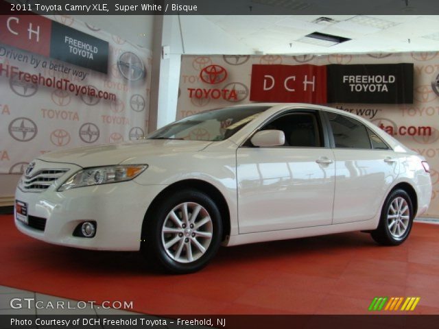 2011 Toyota Camry XLE in Super White