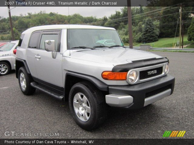 2007 Toyota FJ Cruiser 4WD in Titanium Metallic
