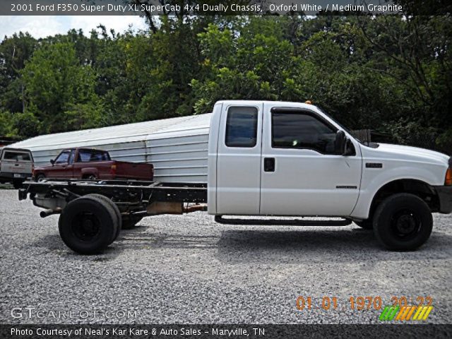 2001 Ford F350 Super Duty XL SuperCab 4x4 Dually Chassis in Oxford White