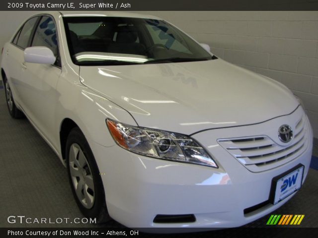2009 Toyota Camry LE in Super White