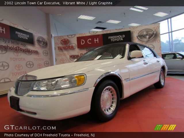 2002 Lincoln Town Car Executive in Vibrant White