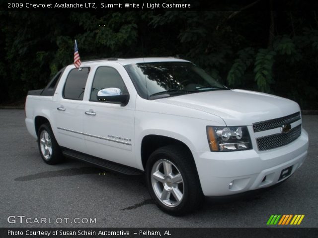2009 Chevrolet Avalanche LTZ in Summit White