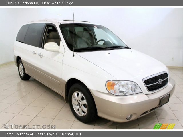2005 Kia Sedona EX in Clear White