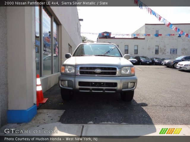 2000 Nissan Pathfinder LE 4x4 in Sierra Silver Metallic