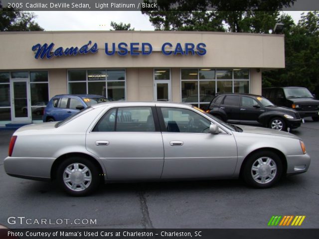 2005 Cadillac DeVille Sedan in Light Platinum