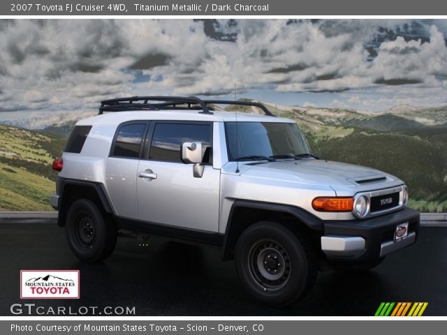 2007 Toyota FJ Cruiser 4WD in Titanium Metallic