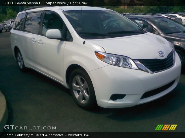 2011 Toyota Sienna LE in Super White