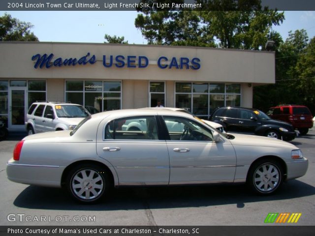 2004 Lincoln Town Car Ultimate in Light French Silk
