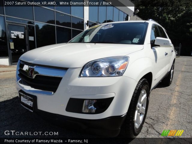 2007 Saturn Outlook XR AWD in White Diamond Tricoat