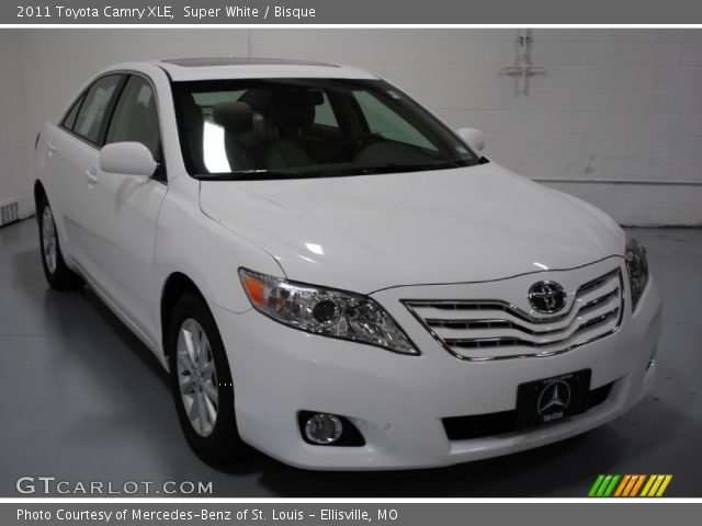 2011 Toyota Camry XLE in Super White