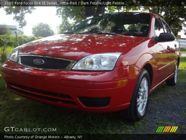 2005 Ford Focus ZX4 SE Sedan in Infra-Red