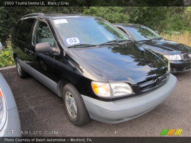 2000 Toyota Sienna LE in Black