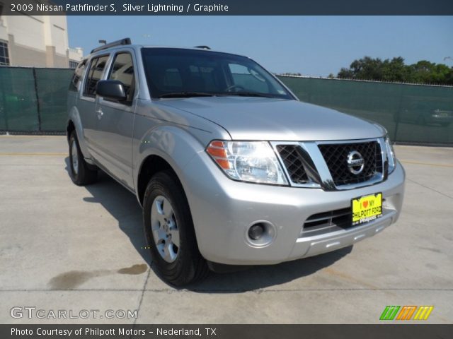 2009 Nissan Pathfinder S in Silver Lightning
