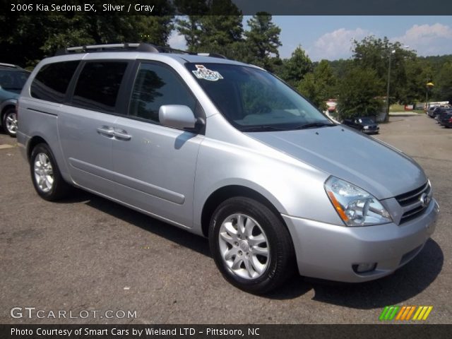 2006 Kia Sedona EX in Silver