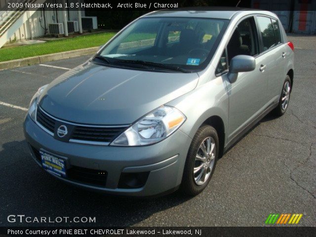 2009 Nissan Versa 1.8 S Hatchback in Arctic Blue