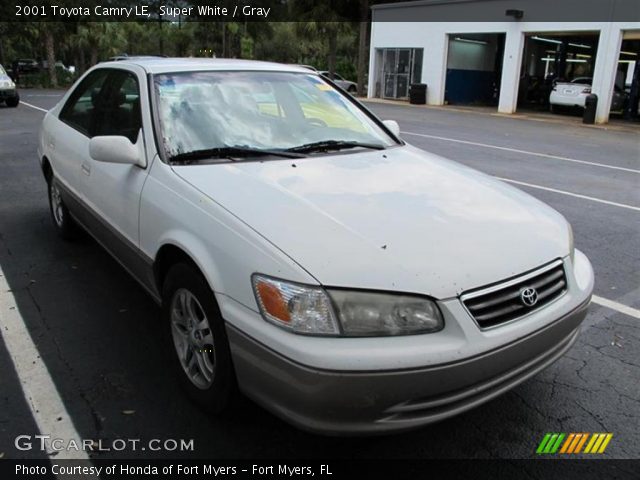 2001 Toyota Camry LE in Super White