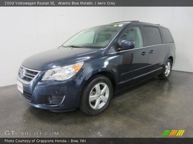 2009 Volkswagen Routan SE in Atlantis Blue Metallic