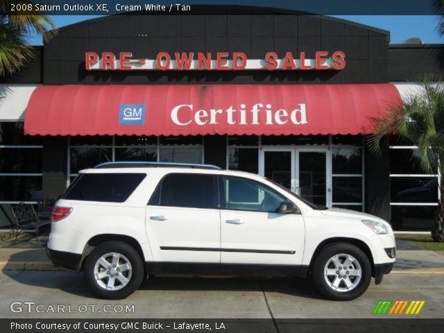 2008 Saturn Outlook XE in Cream White