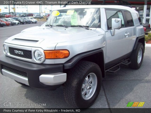 2007 Toyota FJ Cruiser 4WD in Titanium Metallic