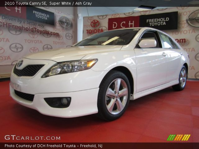 2010 Toyota Camry SE in Super White