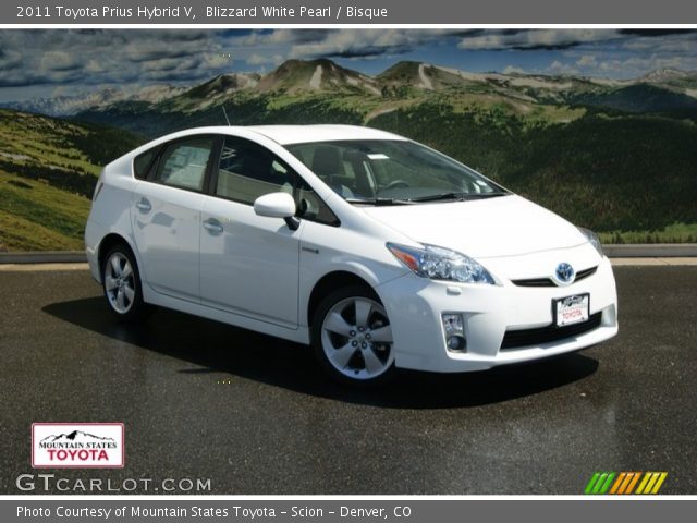 2011 Toyota Prius Hybrid V in Blizzard White Pearl