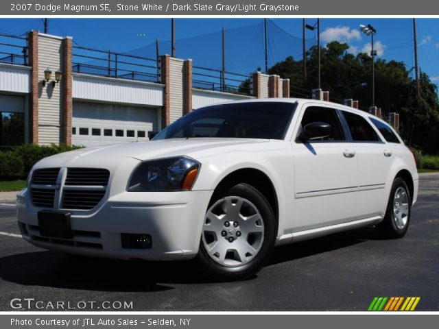 2007 Dodge Magnum SE in Stone White