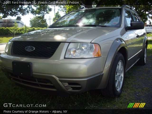 2005 Ford Freestyle SE in Pueblo Gold Metallic