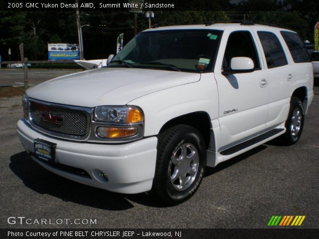 2005 GMC Yukon Denali AWD in Summit White