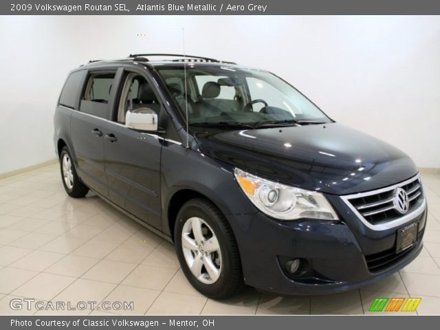 2009 Volkswagen Routan SEL in Atlantis Blue Metallic