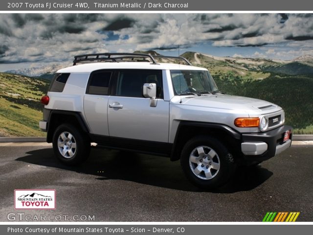 2007 Toyota FJ Cruiser 4WD in Titanium Metallic