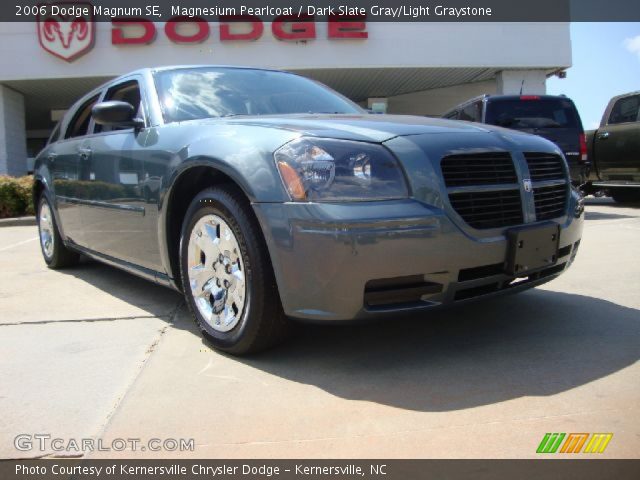 2006 Dodge Magnum SE in Magnesium Pearlcoat