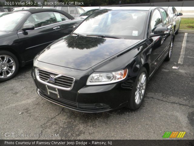2010 Volvo S40 2.4i in Black Stone