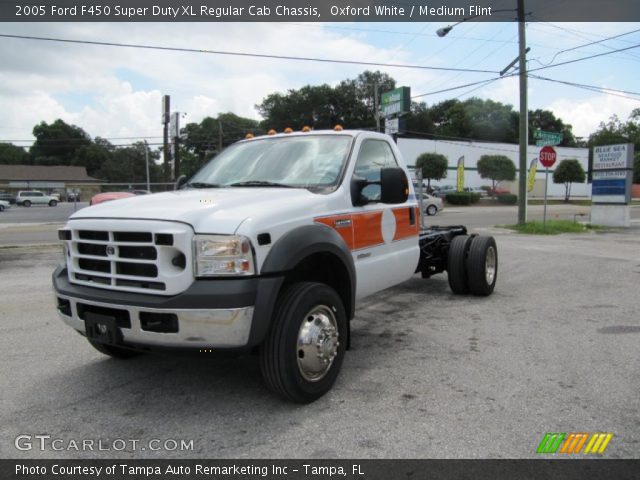 2005 Ford F450 Super Duty XL Regular Cab Chassis in Oxford White