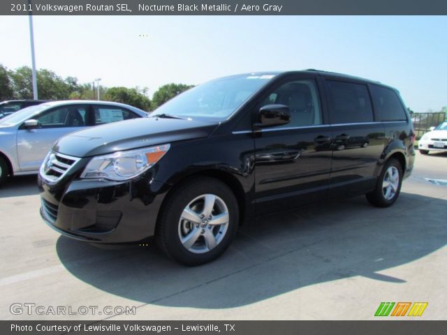 2011 Volkswagen Routan SEL in Nocturne Black Metallic