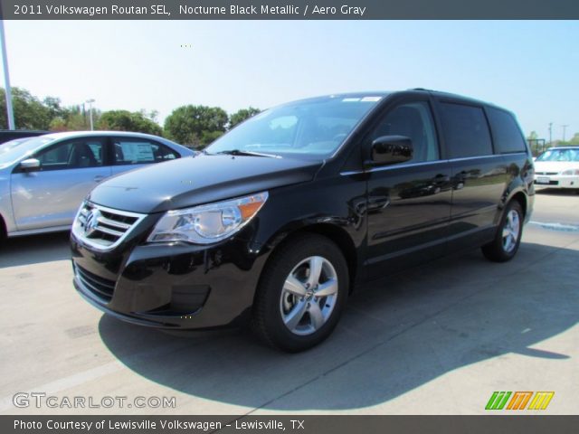 2011 Volkswagen Routan SEL in Nocturne Black Metallic