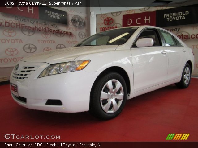2009 Toyota Camry LE in Super White