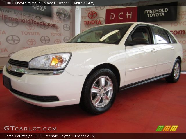 2005 Chevrolet Malibu Maxx LS Wagon in White