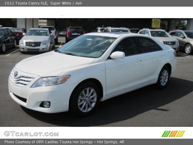 2011 Toyota Camry XLE in Super White