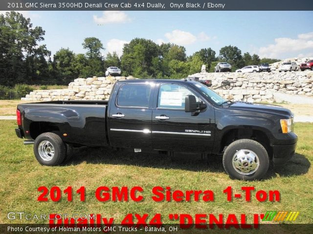 2011 GMC Sierra 3500HD Denali Crew Cab 4x4 Dually in Onyx Black