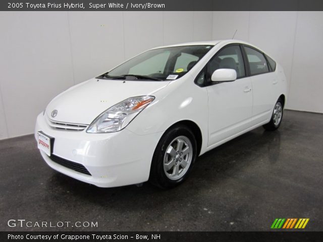 2005 Toyota Prius Hybrid in Super White
