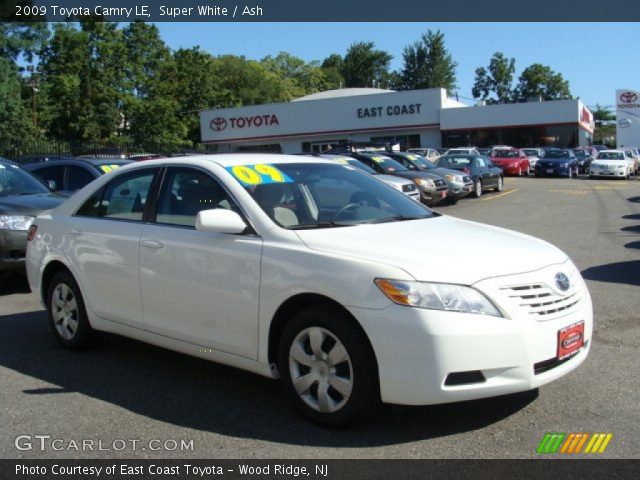 2009 Toyota Camry LE in Super White