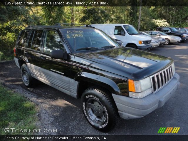 1997 Jeep Grand Cherokee Laredo 4x4 in Black