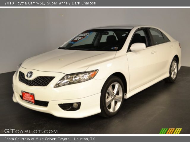 2010 Toyota Camry SE in Super White