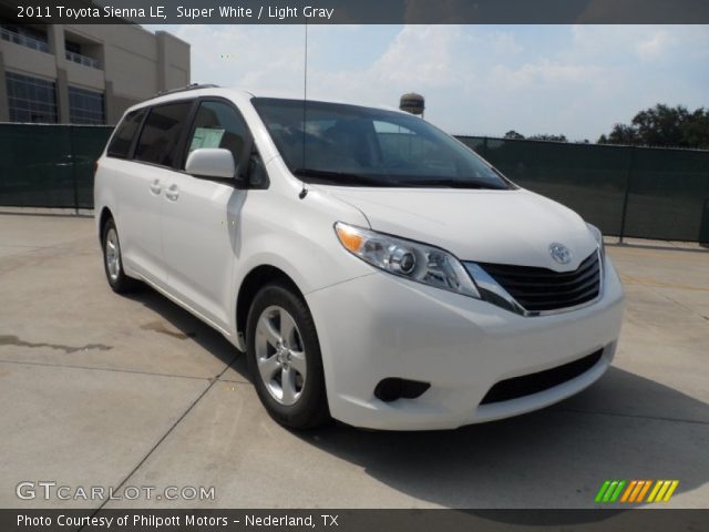 2011 Toyota Sienna LE in Super White