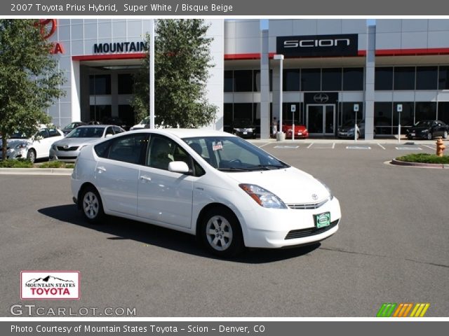 2007 Toyota Prius Hybrid in Super White