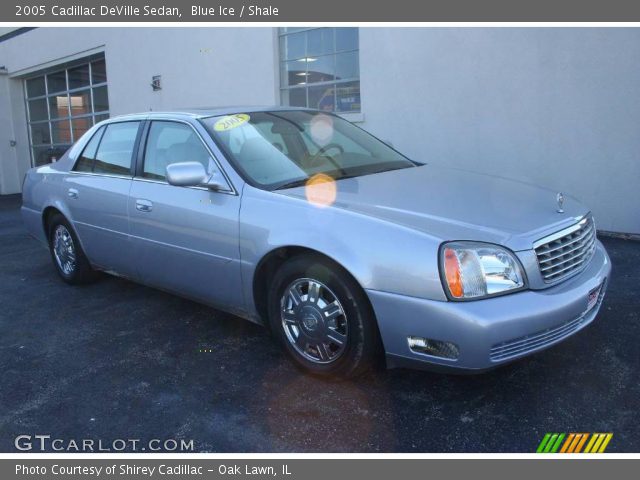 2005 Cadillac DeVille Sedan in Blue Ice