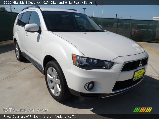 2010 Mitsubishi Outlander XLS in Diamond White Pearl