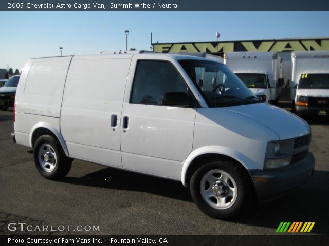 2005 Chevrolet Astro Cargo Van in Summit White