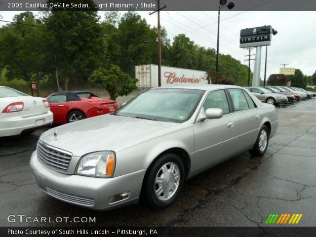 2005 Cadillac DeVille Sedan in Light Platinum