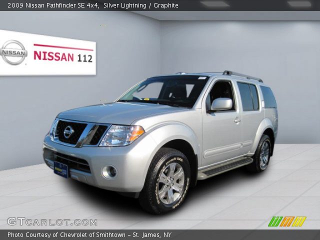 2009 Nissan Pathfinder SE 4x4 in Silver Lightning